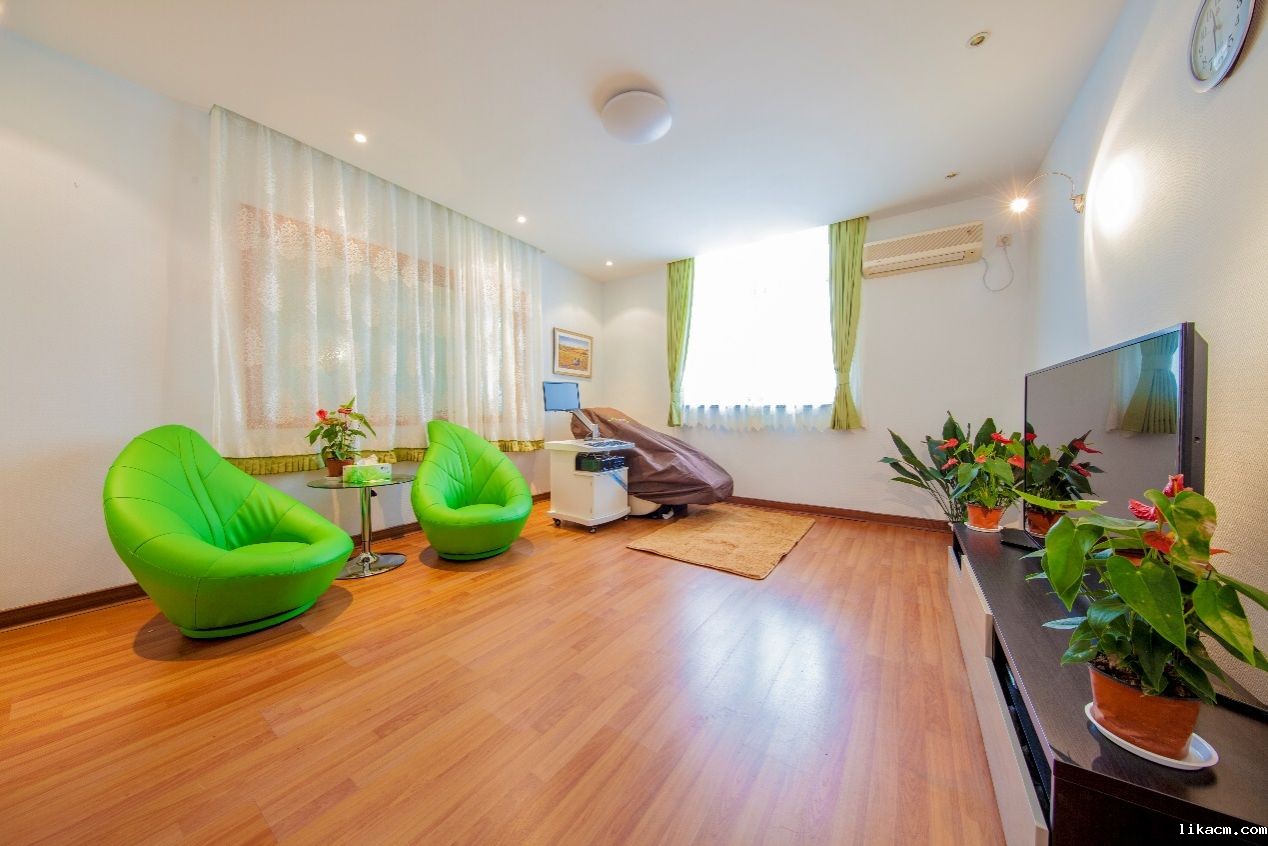 说明: C:\Users\T\Desktop\心理咨询室\心理辅导室照片\心理咨询室.jpg